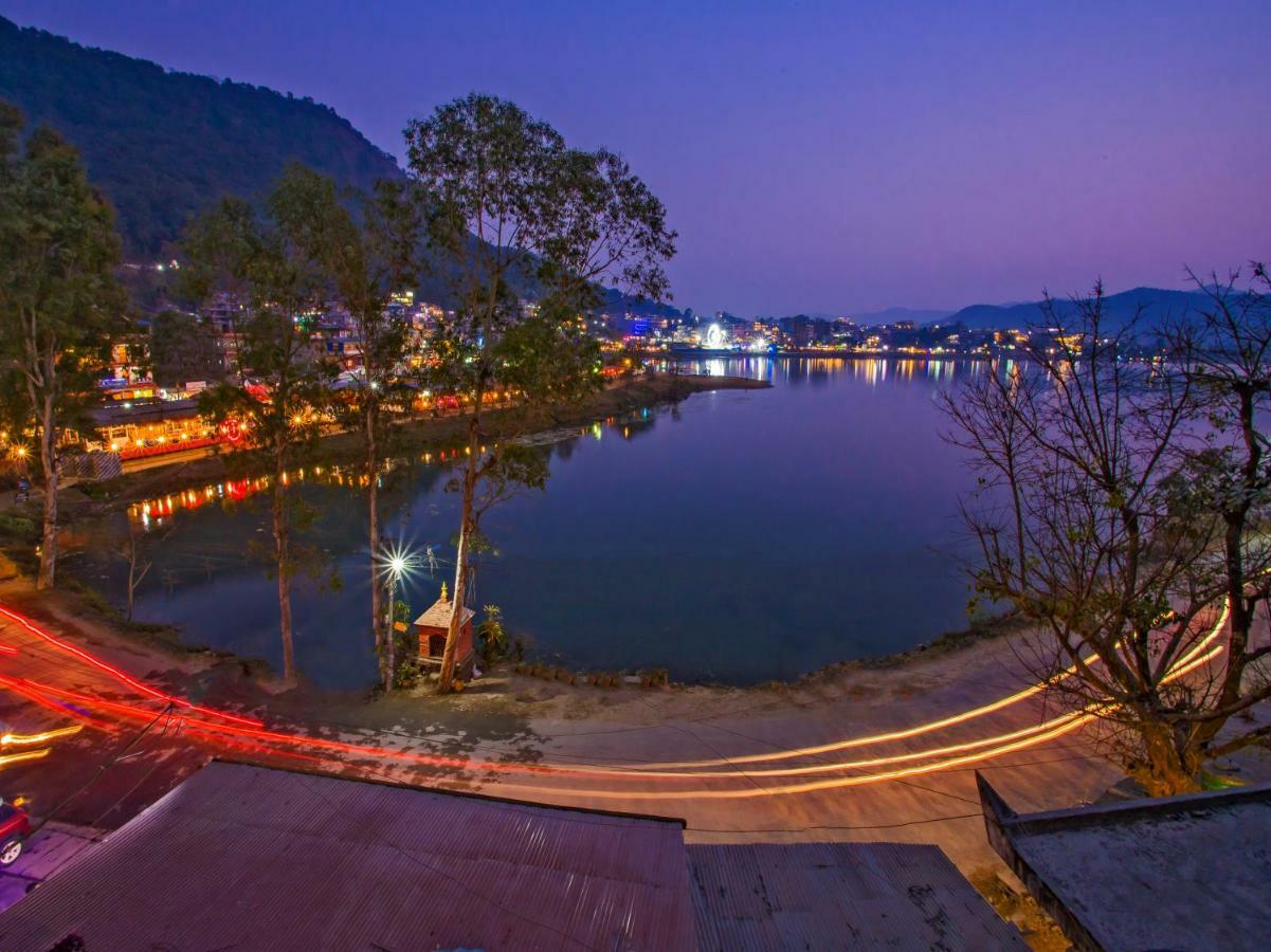 Hotel Fewa Corner & Restro Pokhara Bagian luar foto