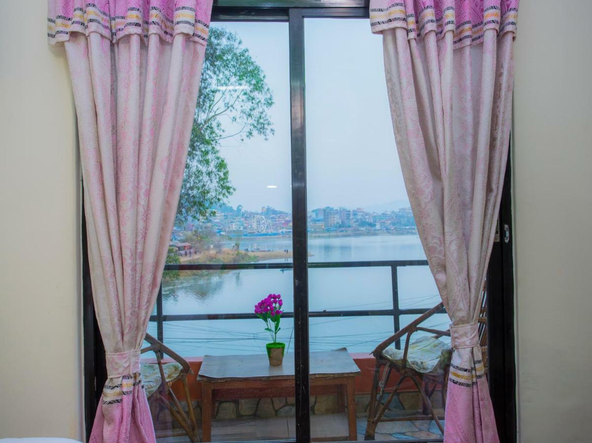 Hotel Fewa Corner & Restro Pokhara Bagian luar foto