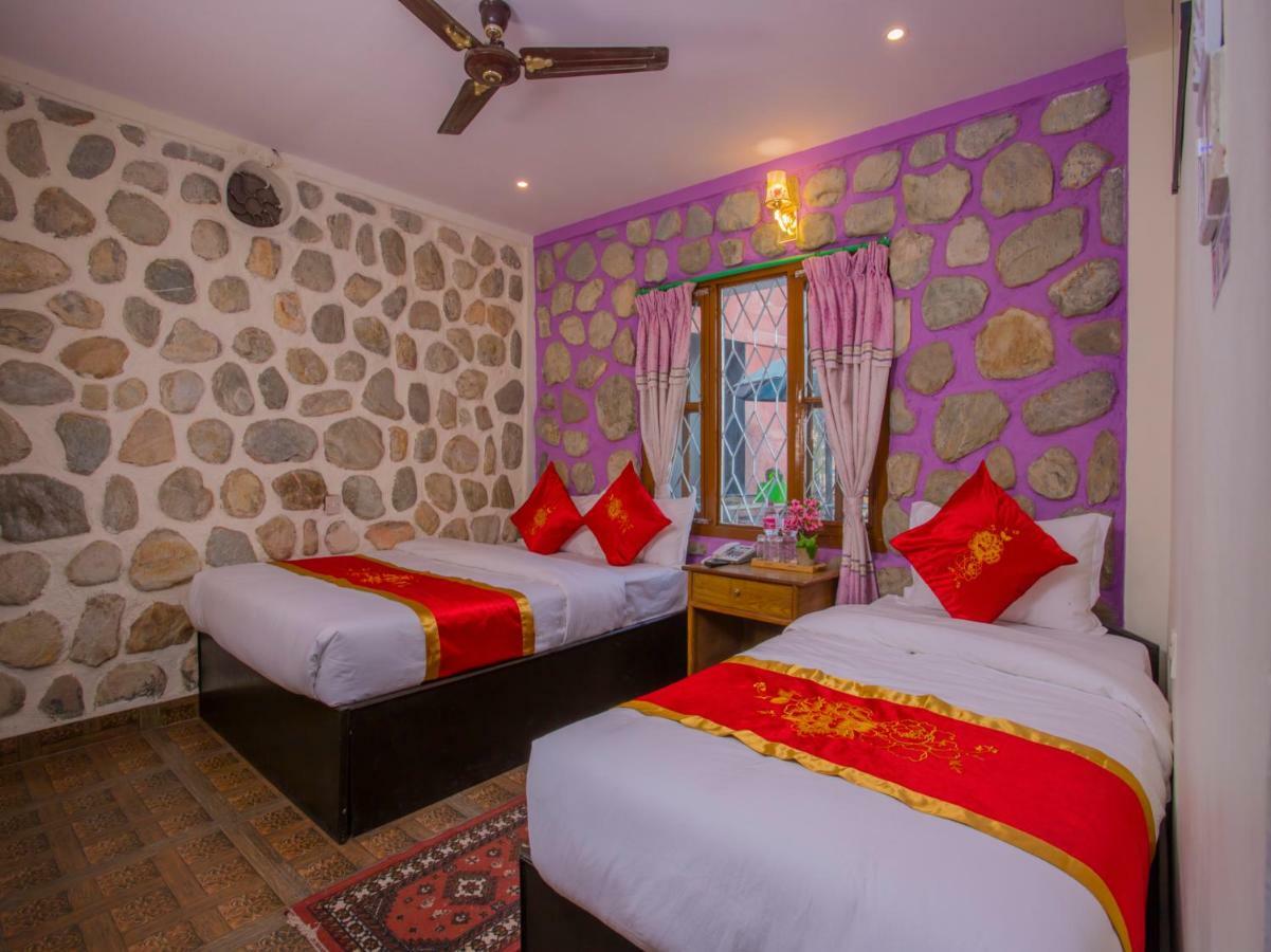 Hotel Fewa Corner & Restro Pokhara Bagian luar foto
