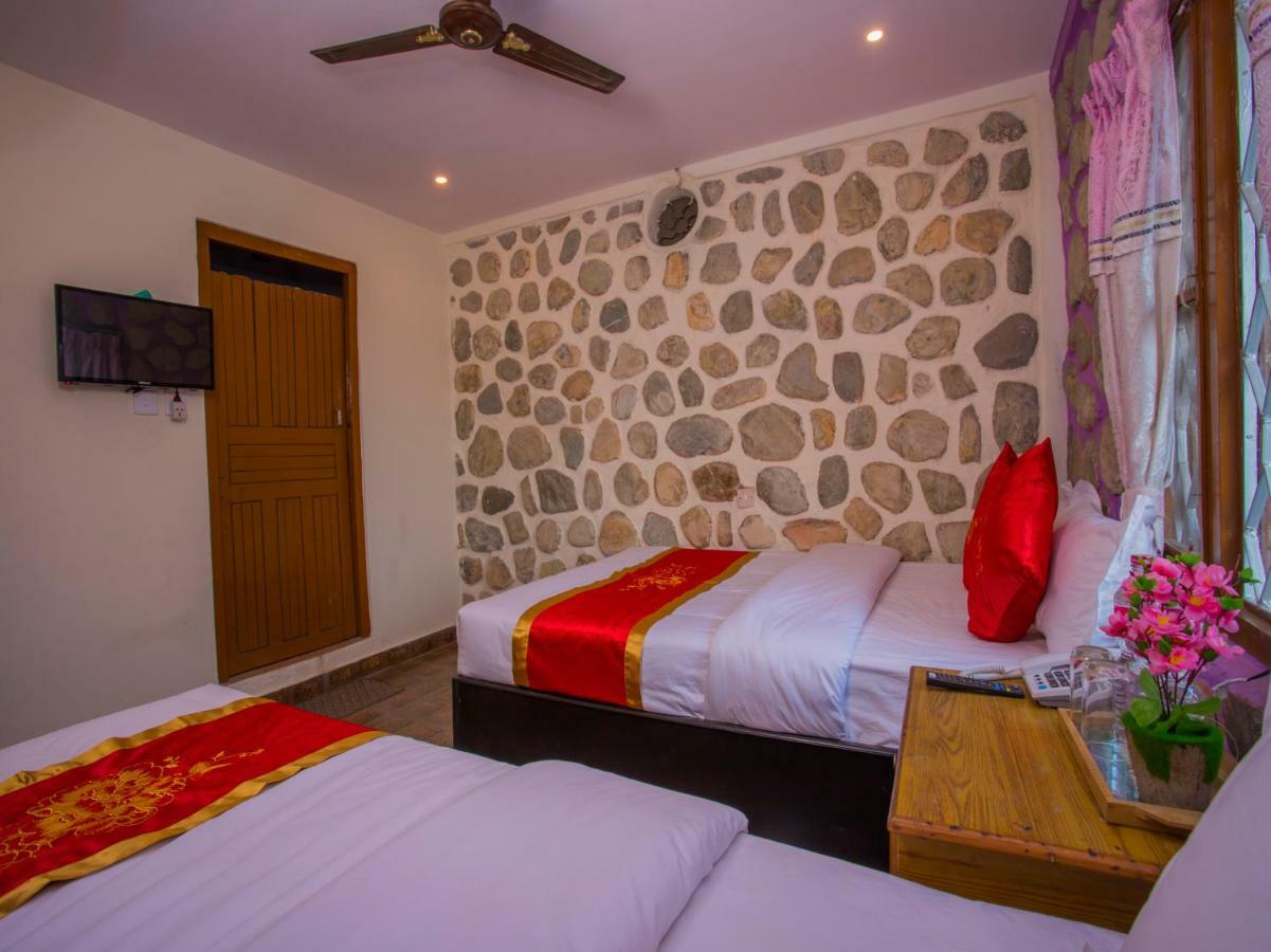 Hotel Fewa Corner & Restro Pokhara Bagian luar foto